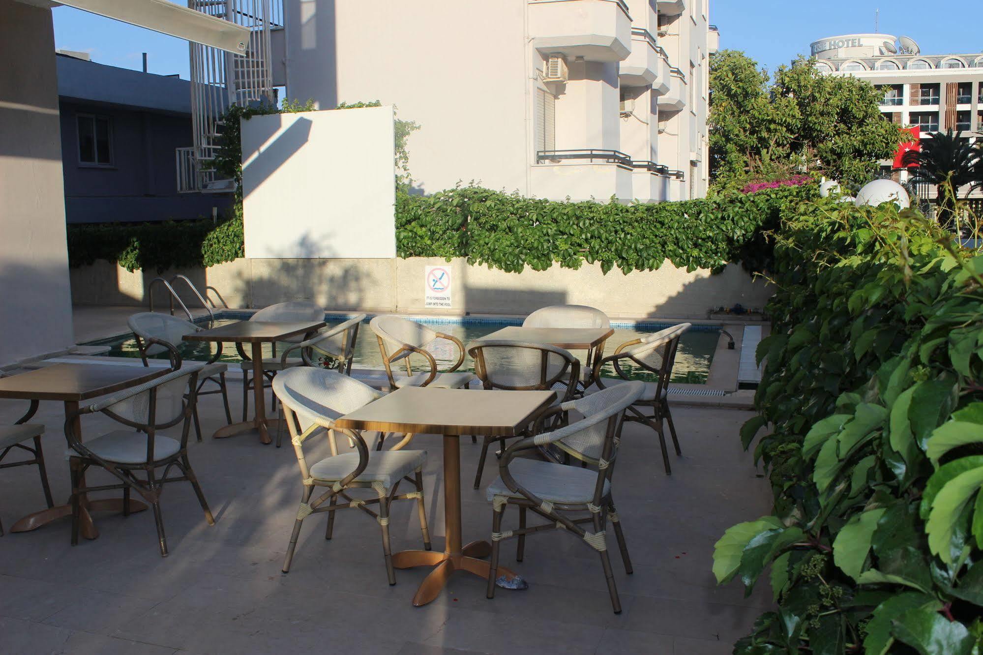 Adonis Hotel
